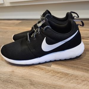 Nike Roshe Women's Size 10 Black